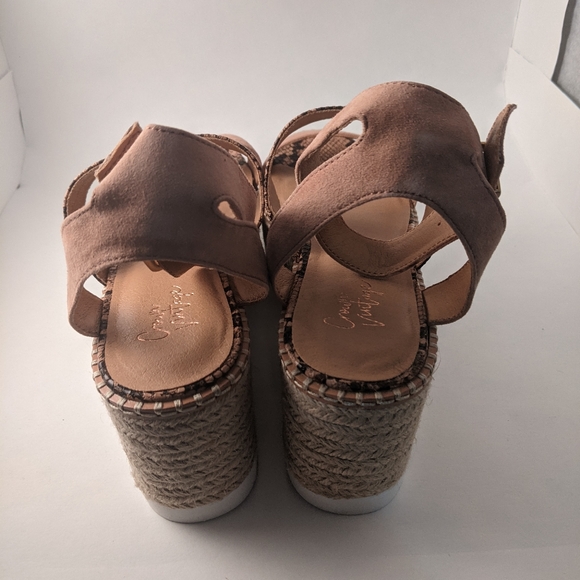 Crown Vintage Wedge Sandal Snake Print Size 9M Wom - Picture 7 of 7